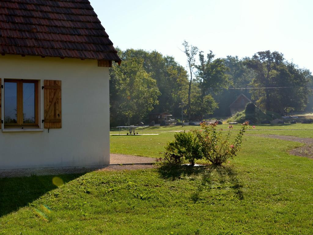 Le Lac Bleu Hotell Lacapelle-Marival Exteriör bild