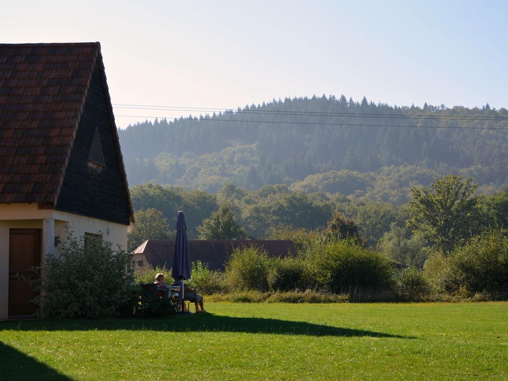 Le Lac Bleu Hotell Lacapelle-Marival Exteriör bild