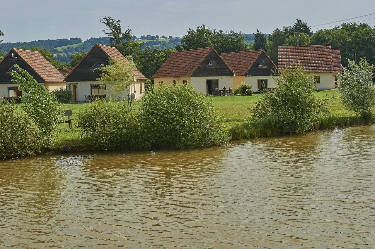 Le Lac Bleu Hotell Lacapelle-Marival Exteriör bild